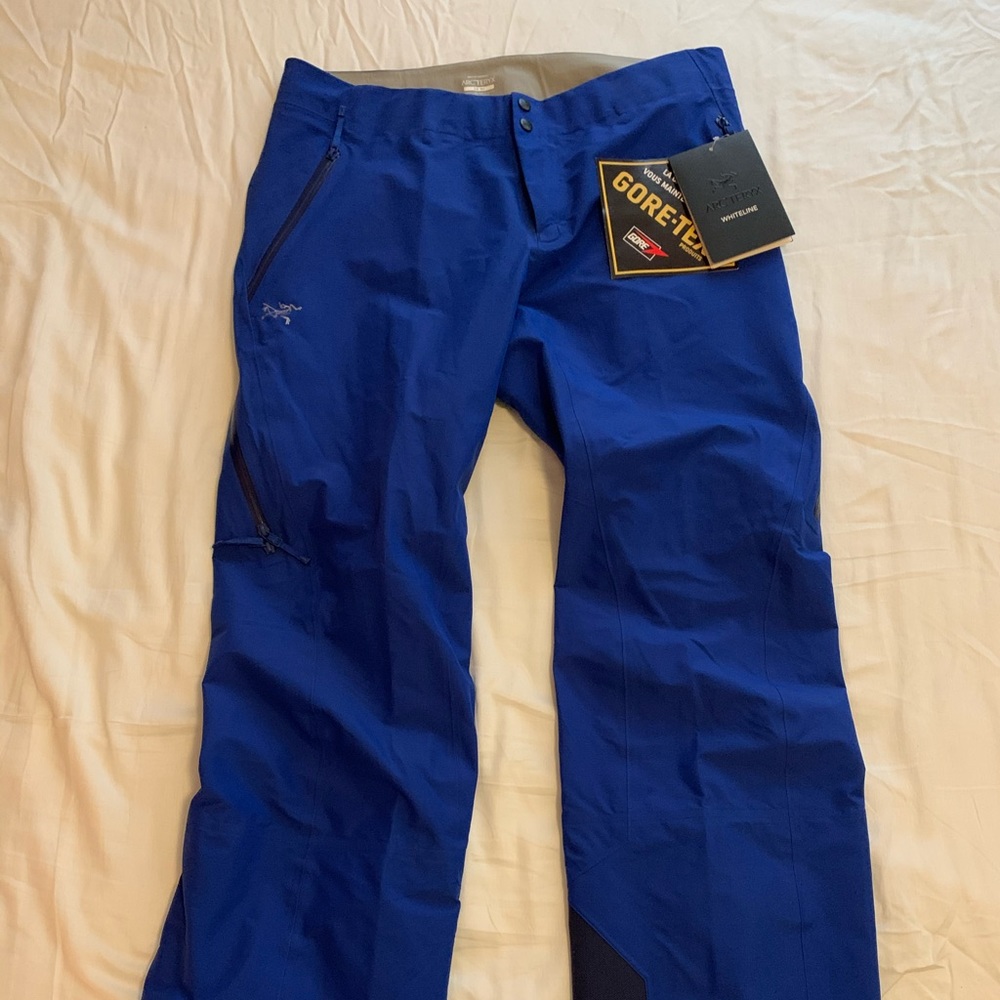 Arc’teryx mans Gore tex ski pants. Size 36.